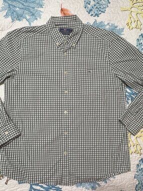 Like New Vineyard Vines Performance Classic Fit Button Down Shirt